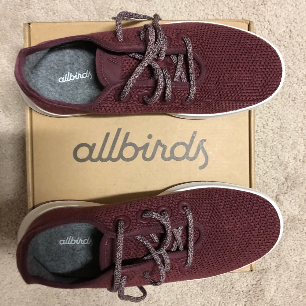 Tennis shoes